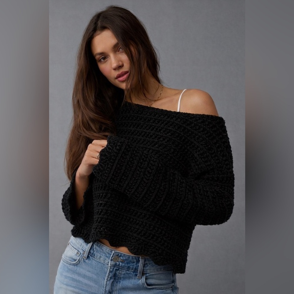 American Eagle Bell Sleeve Open Knit Ballet Neck Black Scalloped Sweater, XL